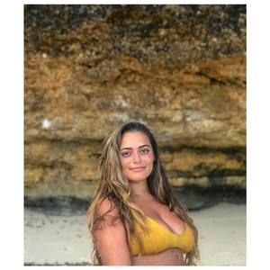 Meet your Posher, Maya